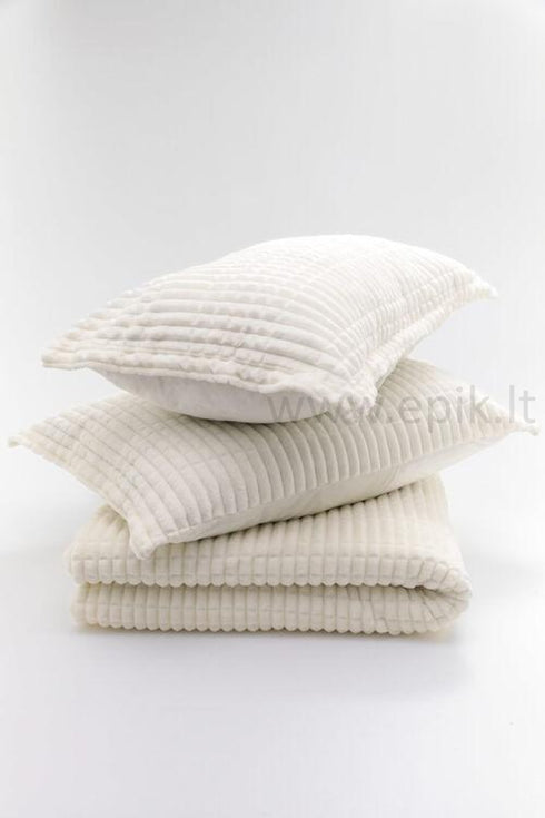 Jaukus lovos užtiesalas su pūkeliu "Merinos Cozy" su 2 pagalvių užvalkalais, pieno balta